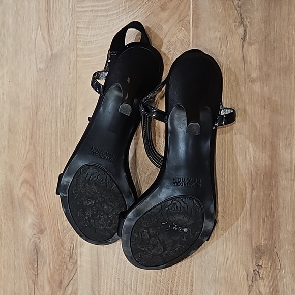 Kenneth Cole Reaction Know Way Satin T Strap Black Heels. SIZE 8 - Picture 4 of 6